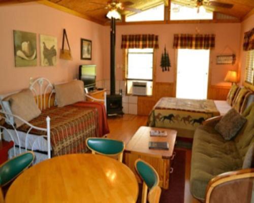 פגוסה ספרינגס High Country Lodge And Cabins מראה חיצוני תמונה